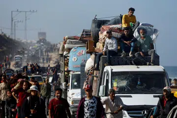 போர்நிறுத்தத்தை அடுத்து, தங்கள் வீடுகளுக்குத் திரும்பும் பாலஸ்தீனர்கள்.