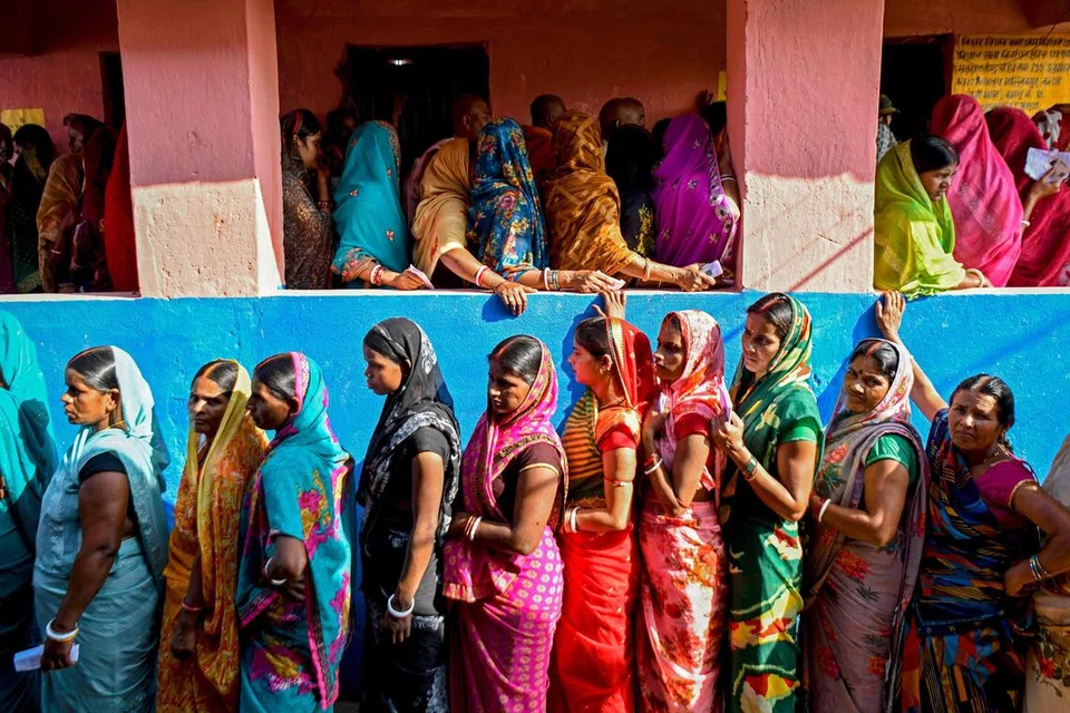 பதற்​றமான சூழல் நிலவக்கூடிய வாக்குச்​சாவடிகளில் பாதுகாப்புப் பணிகள் பலப்படுத்தப்பட்டுள்ளன.