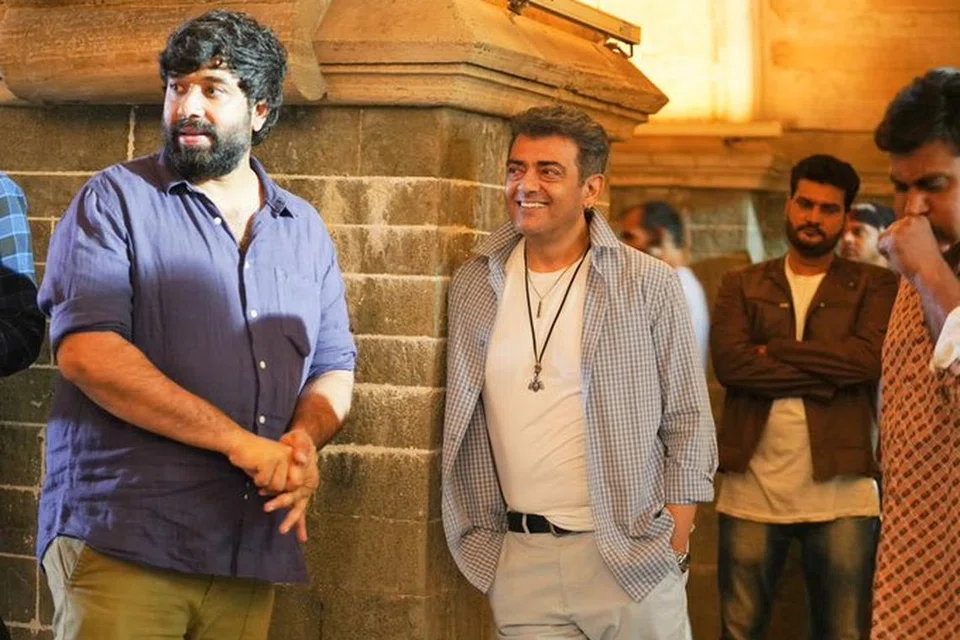 படப்பிடிப்புத் தளத்தில் உடல் இளைத்துக் காணப்பட்ட நடிகர் அஜித்.