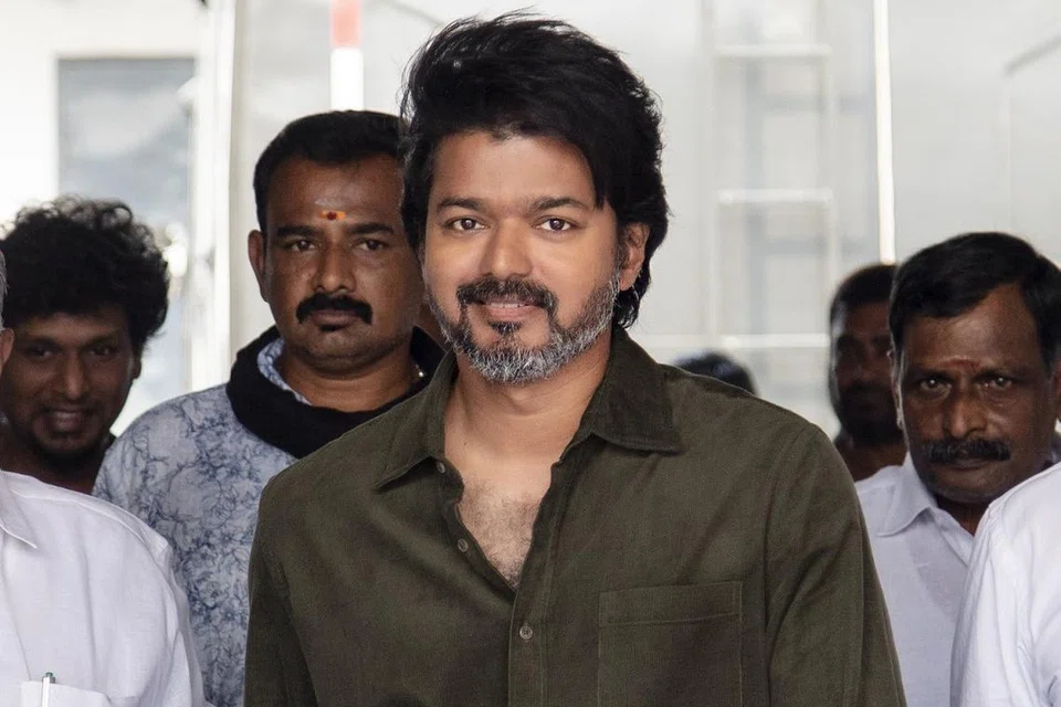 படத்தில் மாறுபட்ட தோற்றத்தில் விஜய் நடிக்க இருப்பதாகக் கூறப்படுகிறது.