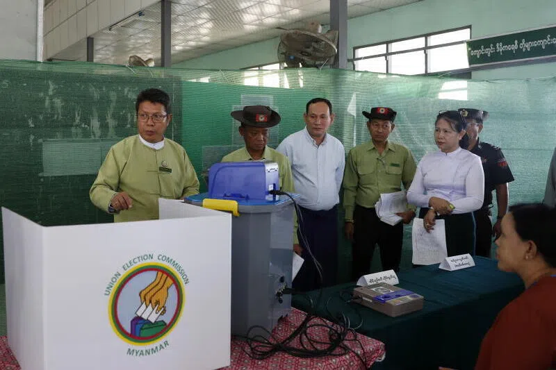 ‘வாக்களிப்போம் ஆனால் மனதார அல்ல’: விரக்தியின் விளிம்பில் மியன்மார் வாக்காளர்கள்