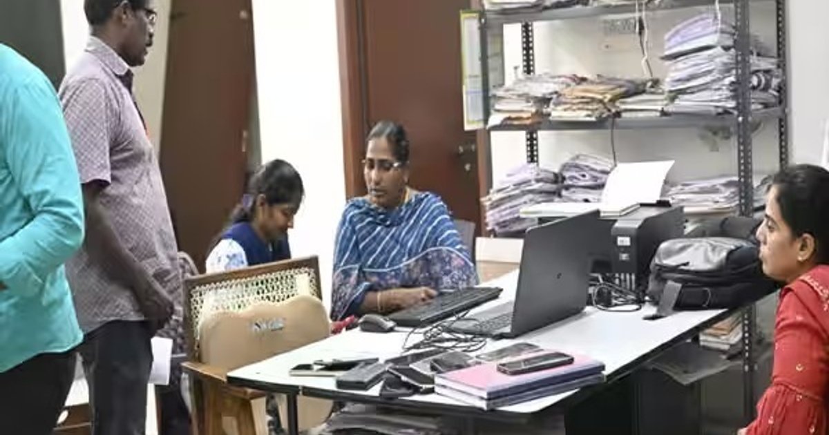 தீபாவளி வேட்டை: 40 வட்டார வளர்ச்சி அலுவலகங்களில் லஞ்ச ஒழிப்புத் துறை சோதனை