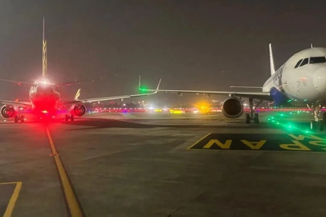 இரு விமானங்களின் இறக்கைகள் உரசி விபத்து: மும்பை விமான நிலையத்தில் பரபரப்பு