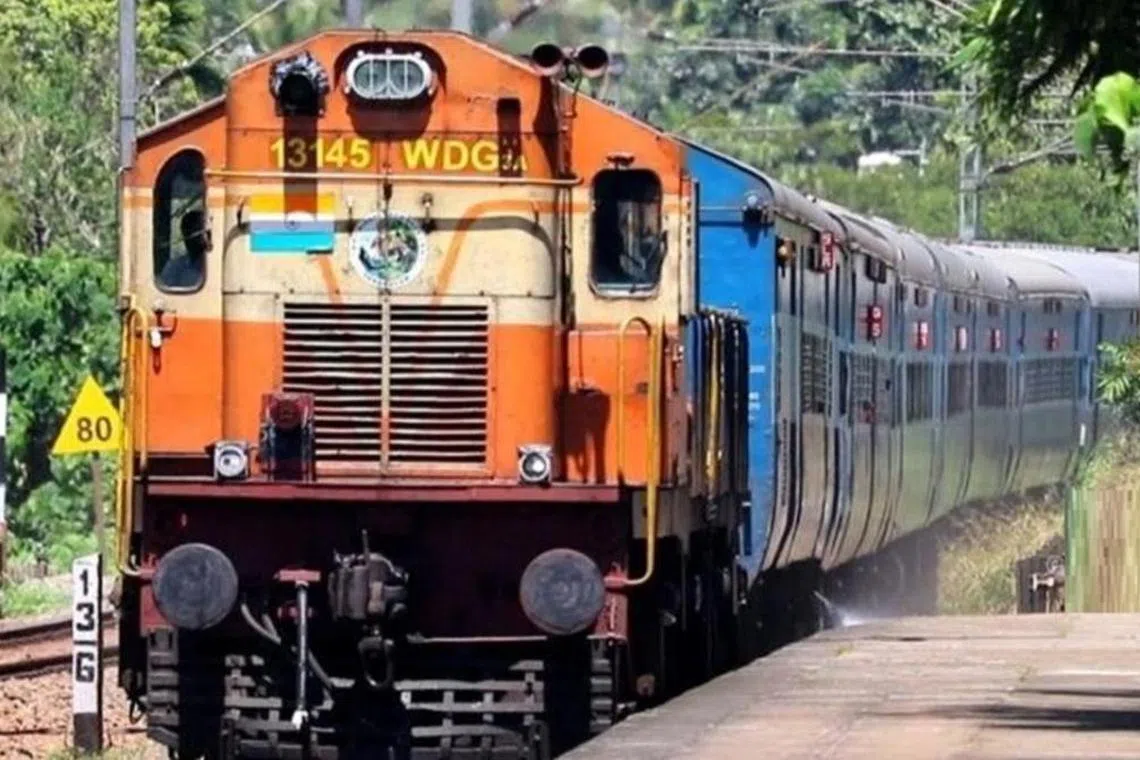 சென்னை - மேற்கு வங்காளத்திற்கு 
இடையே சிறப்பு ரயில் சேவை