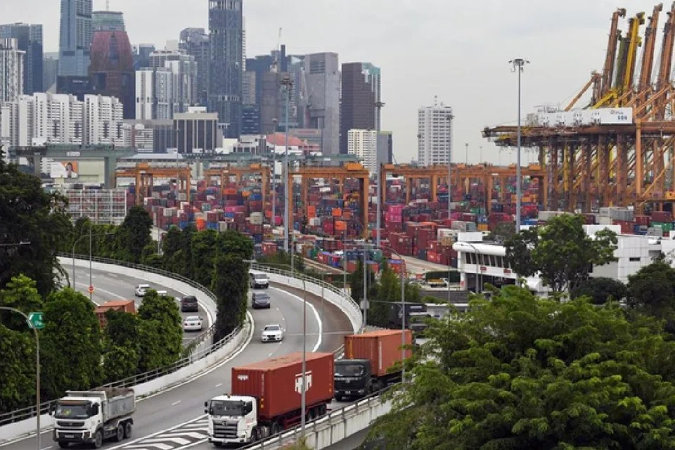 2025, 2026 ஆண்டுகளில் உலகளாவிய, உள்ளூர் பொருளியல் தொடர்ந்து நிச்சயமற்றதாக இருக்கும் என்று சிங்கப்பூர் நாணய ஆணையம் கூறியது.