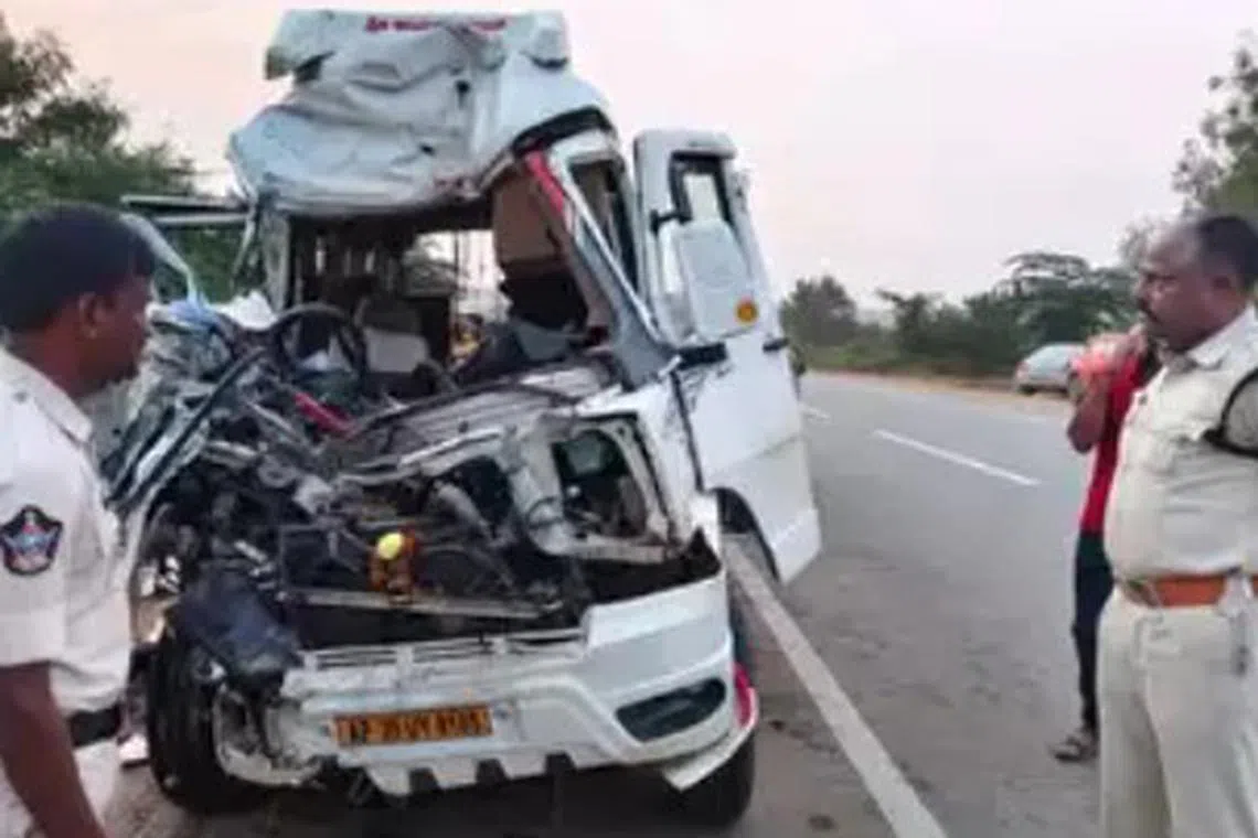 திருப்பதி சென்று திரும்பிய 4 பக்தர்கள் விபத்தில் மரணம்