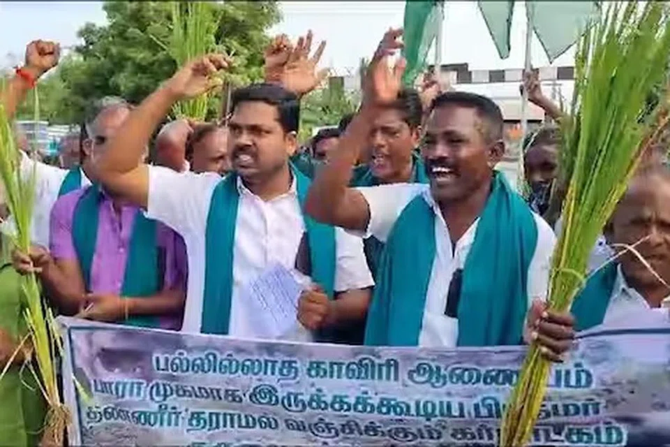 போராட்டத்தில் பங்கேற்ற விவசாயிகள்.