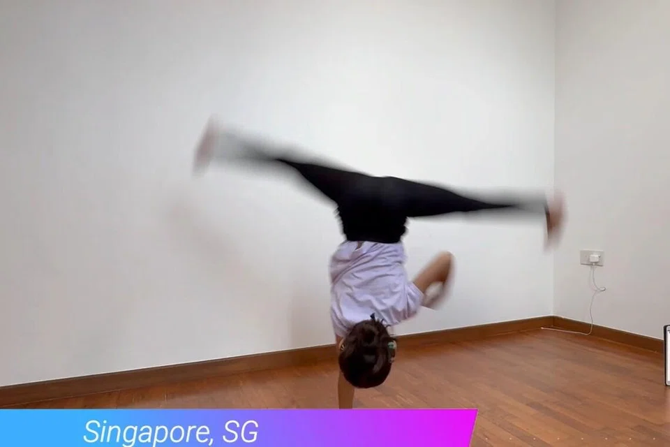 ஒற்றைக் கை ‘கார்ட்வீல்ஸ்’