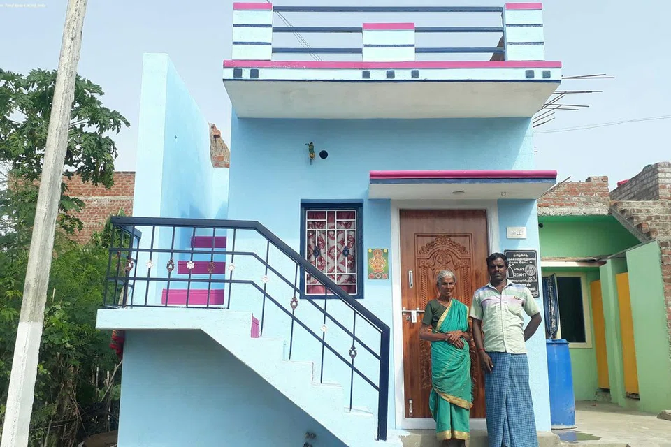 வீடு கட்டுவது ஒவ்வொரு குடிமகனின் கனவு என்பதை உணர்ந்து ‘கலைஞர் கருணாநிதி கனவு இல்லம்’ திட்டத்தை அறிவித்துள்ளது தமிழக அரசு.