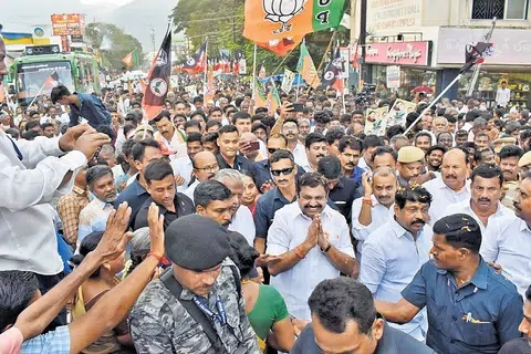 அதிமுக பொதுச் செயலாளர் பழனிசாமி.
