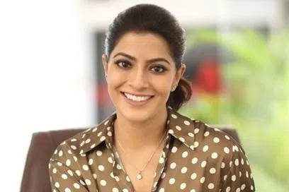 படக்குழுவினருக்கு நன்றி தெரிவித்த வரலட்சுமி