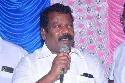 விஜய் மன்னிப்பு கேட்க வேண்டும்: காங்கிரஸ்