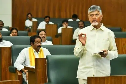 திருப்பதி லட்டு தொடர்பாக கிட்டத்தட்ட 3 மணி நேரம் ஆந்​திர சட்டமன்றத்தில் விவாதம் நடத்திய ஆந்​திர முதல்​வர் சந்​திர​பாபு நாயுடு.