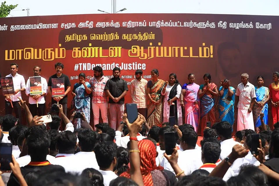 விஜய் அரசியலில் நுழைந்த பிறகு அவரது தலைமையில் நடைபெற்ற முதல் ஆர்ப்பாட்டம் இதுவாகும்.