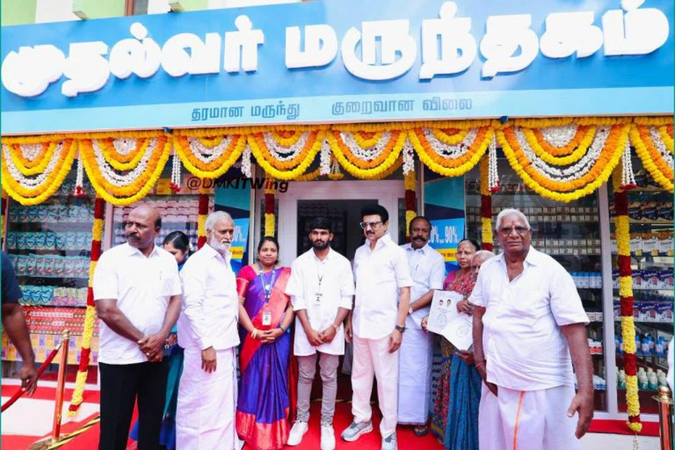 சென்னை தியாகராய நகரில் நடைபெற்ற நிகழ்ச்சியில் ‘முதல்வர் மருந்தகம்’ திட்டத்தை முதலமைச்சர் மு.க.ஸ்டாலின் தொடங்கி வைத்தார். 