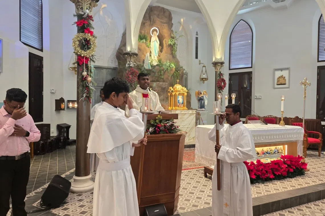 ஆயிரக்கணக்கான தமிழ் மக்கள் திரண்ட கூட்டுத் திருப்பலி வழிபாடு