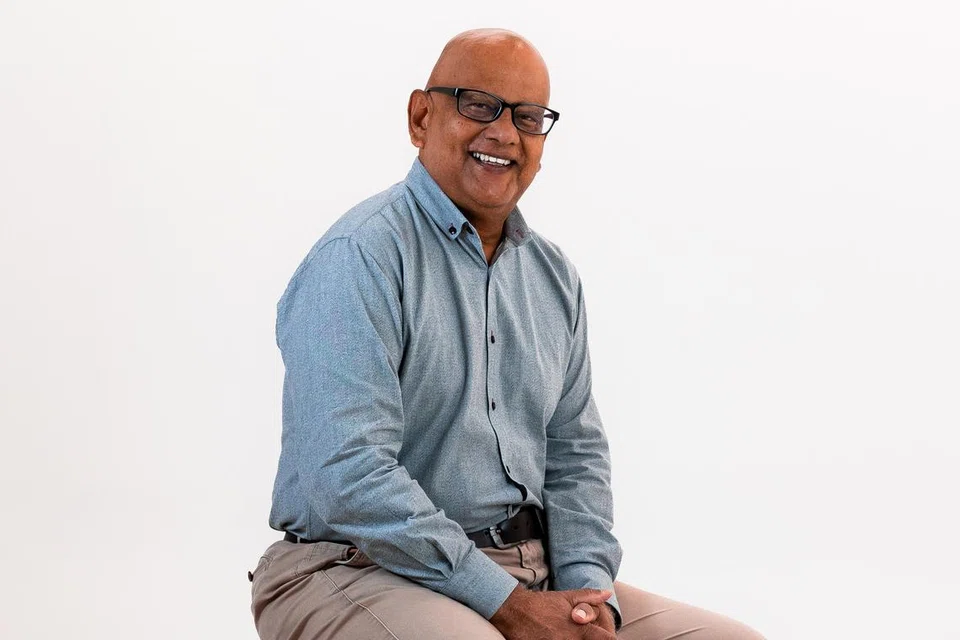 புற்றுநோயாளிகளுக்கு, பிறரைக் காட்டிலும், தன்னை போன்றே சிரமங்களைக் கடந்து வந்தவர்கள் தரும் ஆதரவு மனதுக்கு நெருக்கமாகவும், நம்பிக்கை அளிப்பதாகவும் இருக்கும் என்கிறார் எழில்.
