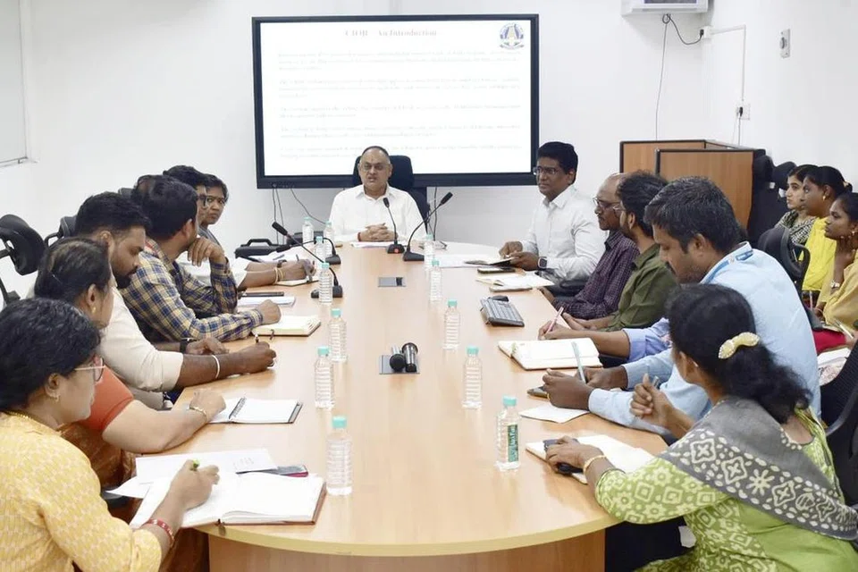 மோசடி அழைப்புகளைத் தடுப்பது தொடர்பில், தமிழகக் காவல்துறையின் இணையக் குற்றத் தடுப்புப் பிரிவு கூடுதல் இயக்குநர் சந்தீப் மிட்டல், தொலைத்தொடர்பு நிறுவன அதிகாரிகளுடன் ஆலோசனை மேற்கொண்டார்.