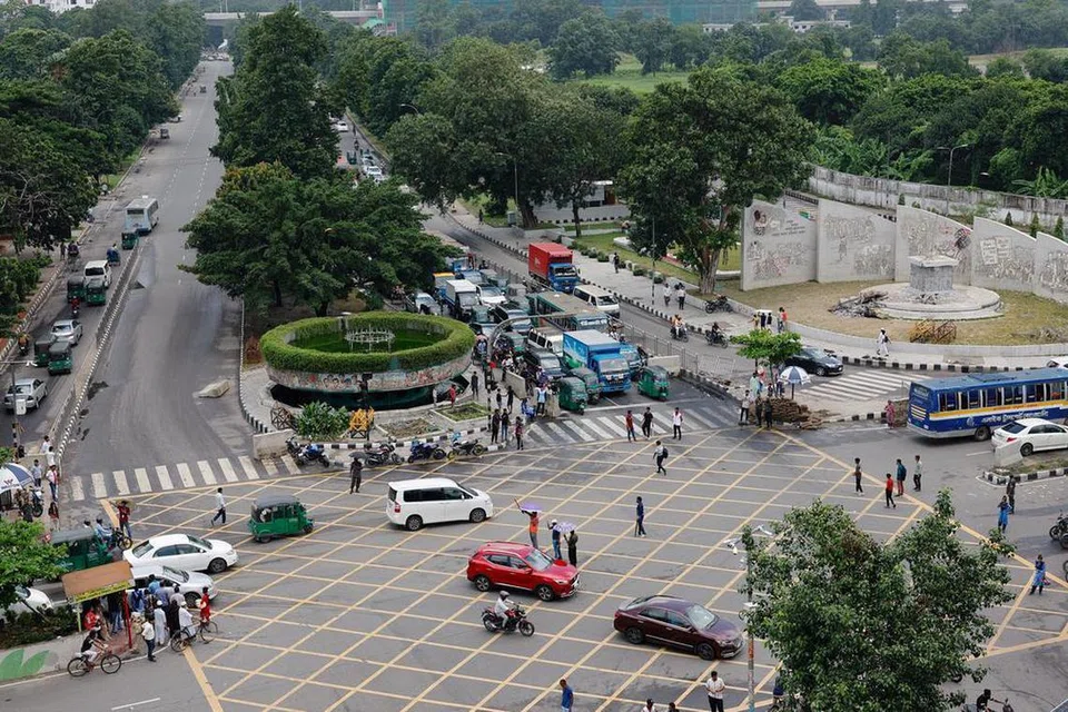போக்குவரத்து அதிகம் இன்றி காணப்படும் டாக்காவின் மையப்பகுதி. 