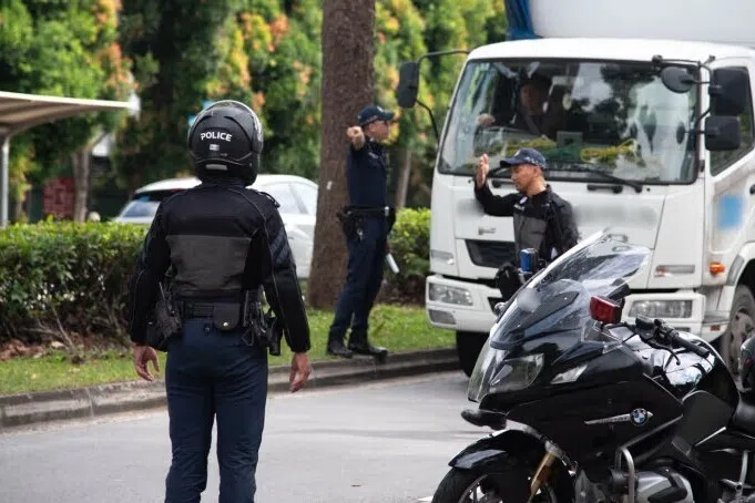 புத்தாண்டுக்குள் வேகக் கட்டுப்பாட்டுக் கருவிகளை லாரிகள் பொருத்தவேண்டும்