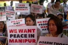கலவரத்திற்கும் உயிருடற்சேதத்திற்கும் பொறுப்பேற்று முதல்வர் பைரோன் சிங் பதவியிலிருந்து விலகியதையடுத்து மணிப்பூரில் அதிபர் ஆட்சி அமல்படுத்தப்பட்டுள்ளது.