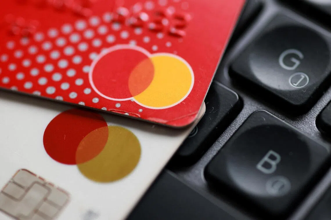 கடன்பற்று அட்டை நிலுவைத் தொகை பத்தாண்டு உச்சத்தைத் தொட்டது