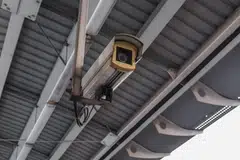 ரயில் நிலையங்களில் உள்ள கண்காணிப்புக் கருவிகள்.