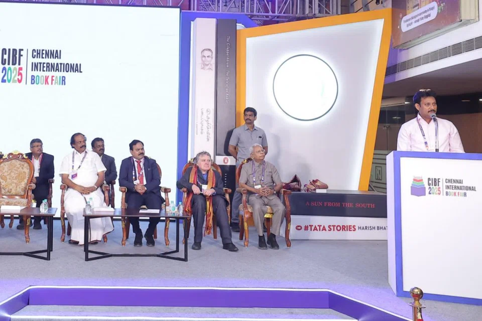 சென்னை அனைத்துலகப் புத்தகக் கண்காட்சியைத் தொடங்கி வைத்த பள்ளிக்கல்வித்துறை அமைச்சர் அன்பில் மகேஸ்.