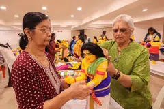 நாயன்மார் திருவுருவங்களை அலங்கரிக்கும் 15 பேர் கொண்ட தொண்டூழியக் குழு.