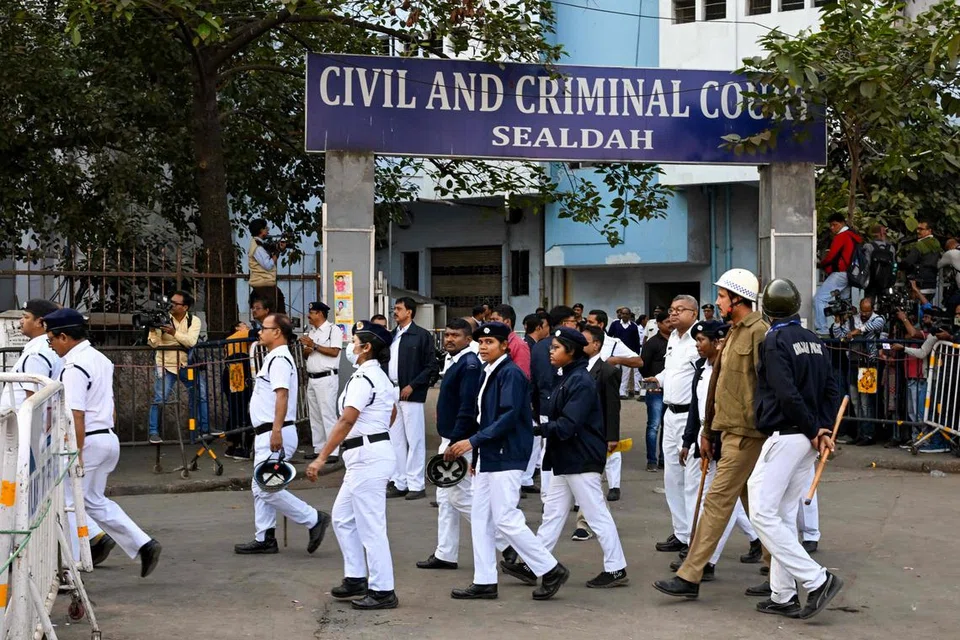கோல்கத்தா ஆா்ஜிகா் அரசு மருத்துவமனை மருத்துவக் கல்லூரியில் பெண் பயிற்சி மருத்துவா் கொலை செய்யப்பட்டது தொடர்பான வழக்கில் ஜனவரி 18ஆம் தேதி தீர்ப்பு வழங்கப்பட்டது.
