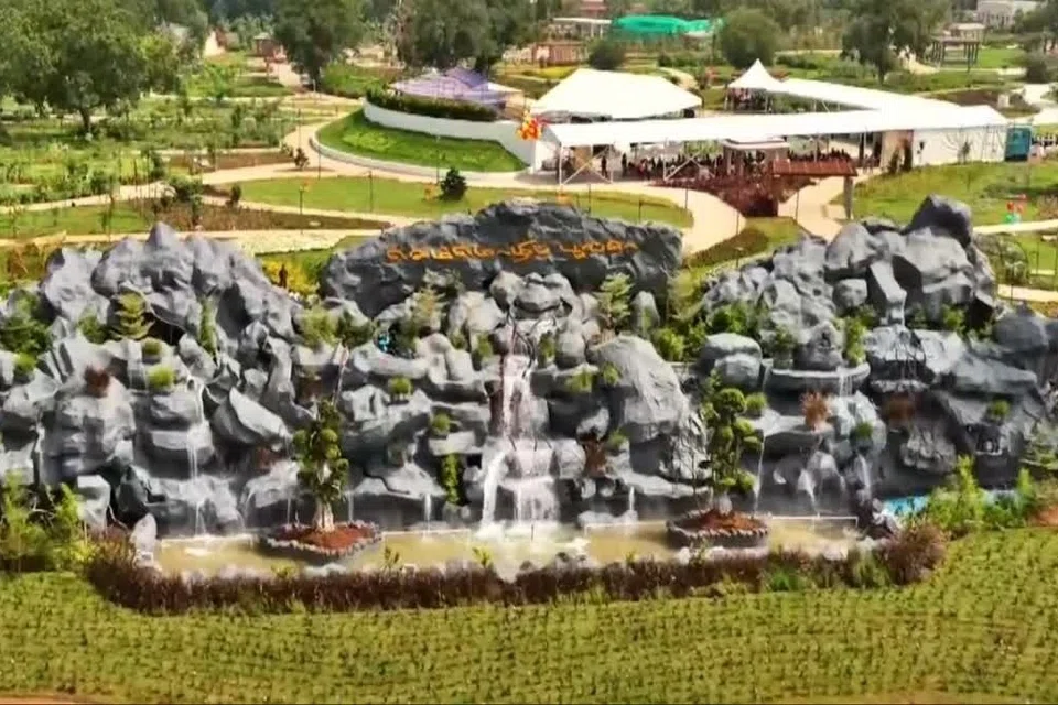 கோயம்புத்தூரில் 2023ஆம் ஆண்டு டிசம்பர் மாதம் அடிக்கல் நாட்டப்பட்ட செம்மொழிப் பூங்காவை 25.11.2025 ஆம் தேதி முதலமைச்சர் மு.க.ஸ்டாலின் திறந்து வைத்தார்.