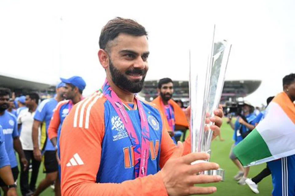 நான்கு வெவ்வேறு விதமான ஐசிசி உலகக் கிண்ண இறுதி ஆட்டங்களிலும் வெற்றி பெற்ற இந்திய அணியில் பங்கேற்ற விராத் கோஹ்லி.