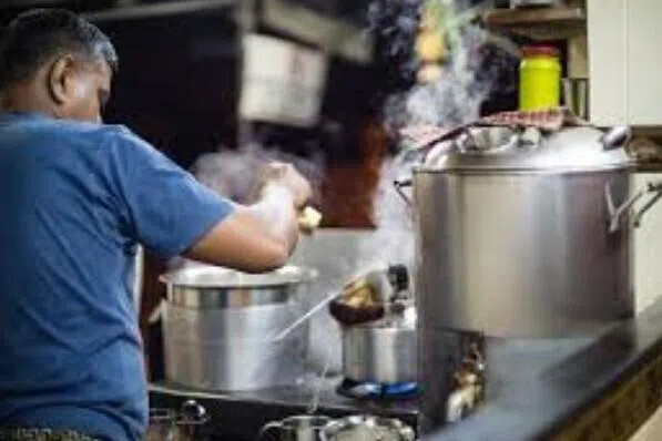 எரிவாயுக் கலன் தட்டுப்பாடு: உணவகங்களுக்கு தமிழக அரசு மின் கட்டணச் சலுகை