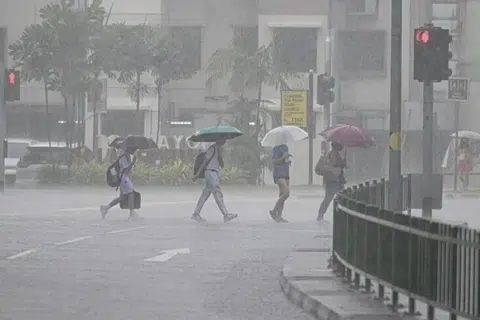 இரு வாரங்களுக்கு குறைந்தது 33 டிகிரி செல்சியஸ் வரை வெப்பநிலை இருக்கலாம் எனக் கணிக்கப்பட்டுள்ளது.