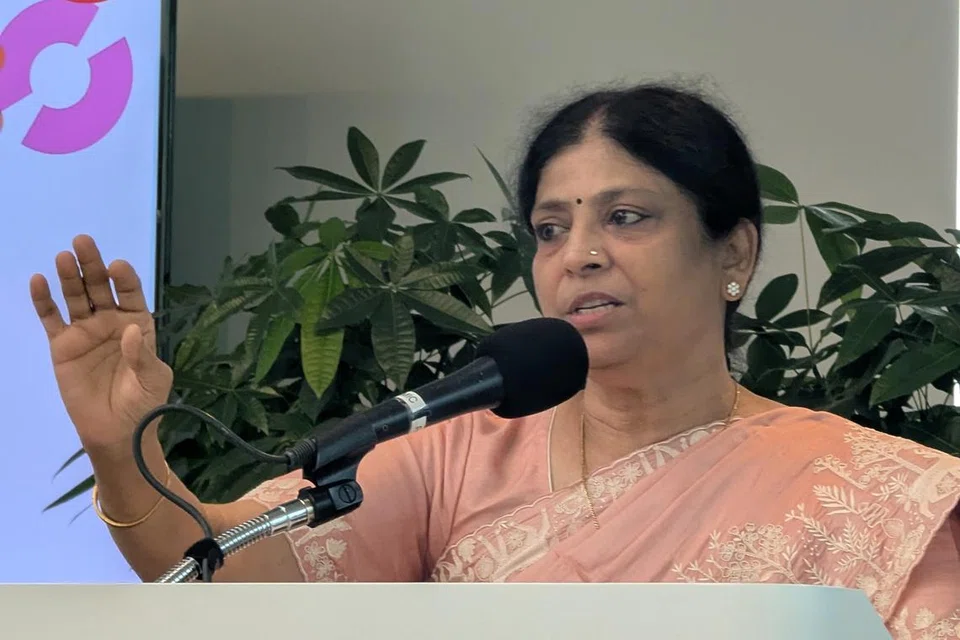 வாசிப்பு பற்றிச் சிறப்புரையாற்றிய தமிழகத்தைச் சார்ந்த குற்றவியல், குடும்ப நல வழக்கறிஞர் க சுமதி.