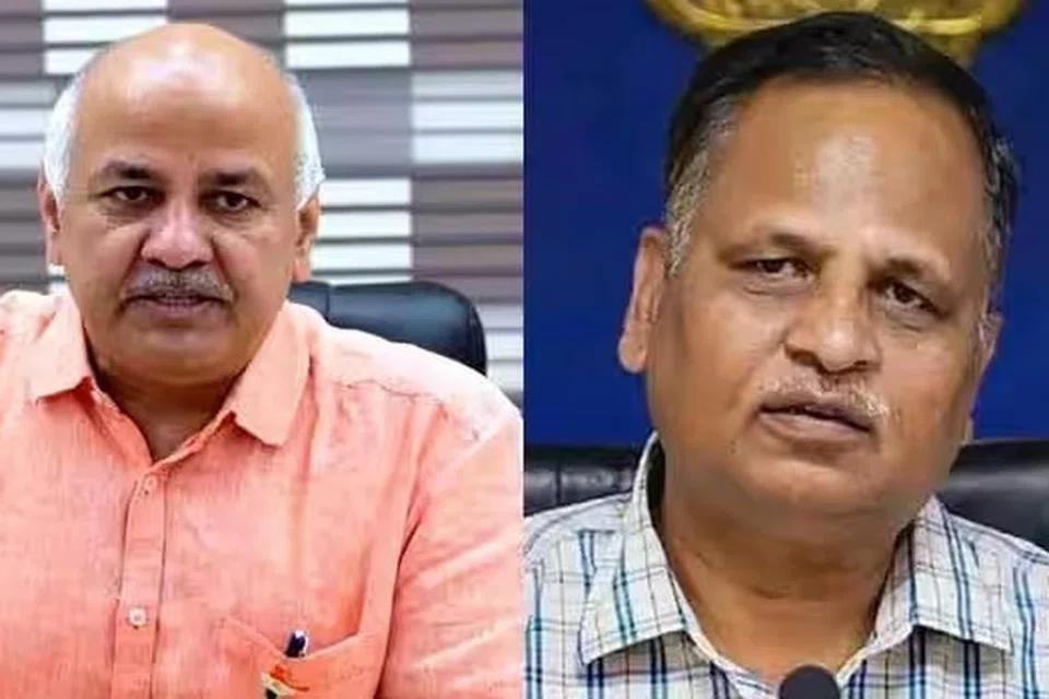 ஆம் ஆத்மி கட்சியின் மணிஷ் சிசோடியா, சத்யேந்திர ஜெயின் மீது ஊழல் வழக்குப் பதிவு செய்யப்பட்டுள்ளது.