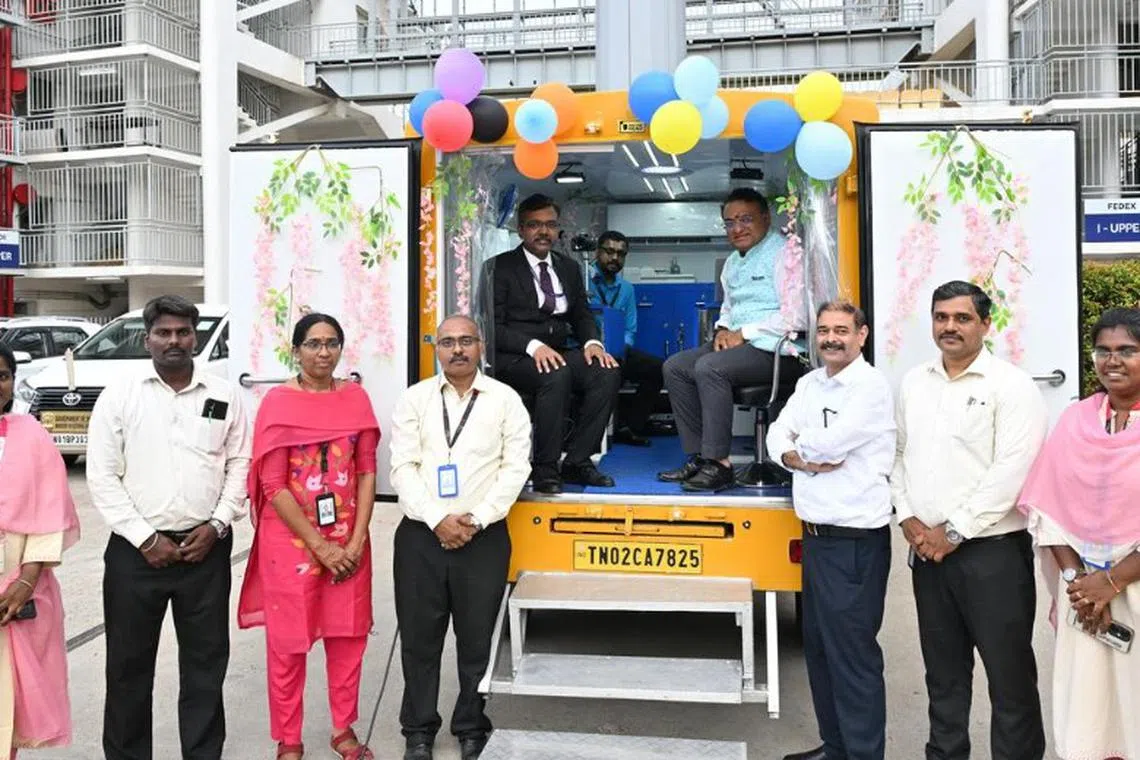 வீடுதேடி வரும் கடப்பிதழ் சேவை 