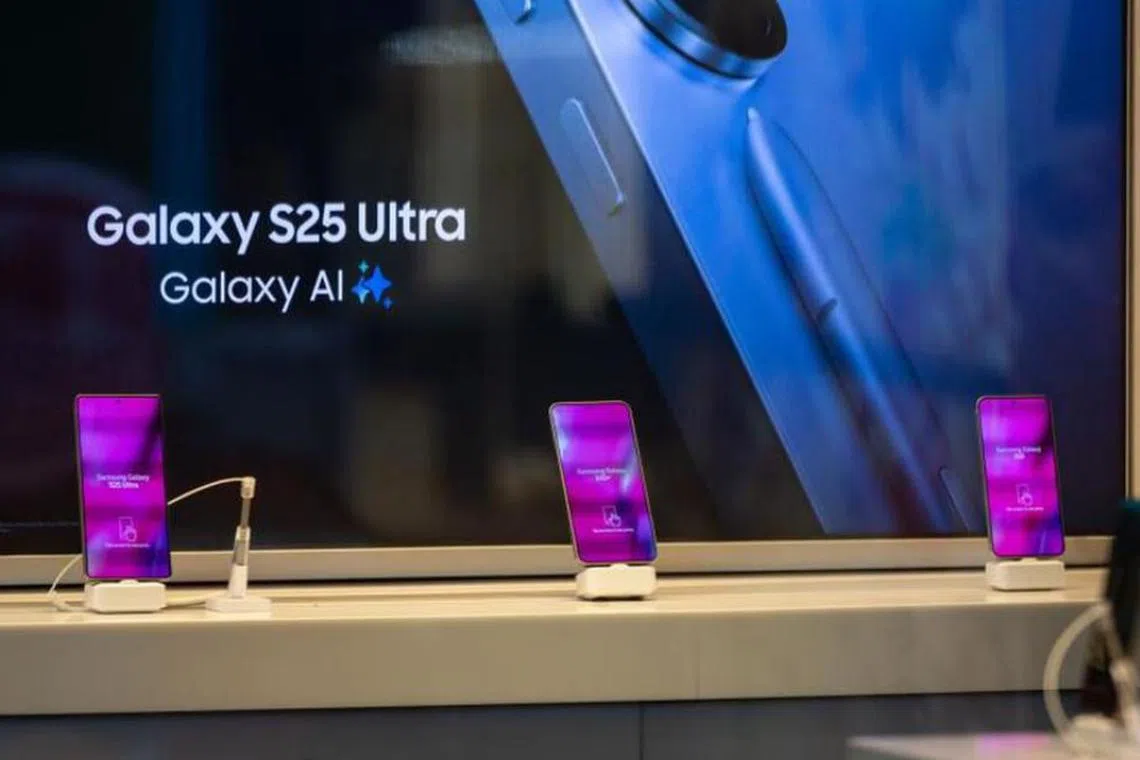 கைப்பேசி நிறுவனங்களை மிரட்டும் டிரம்ப்