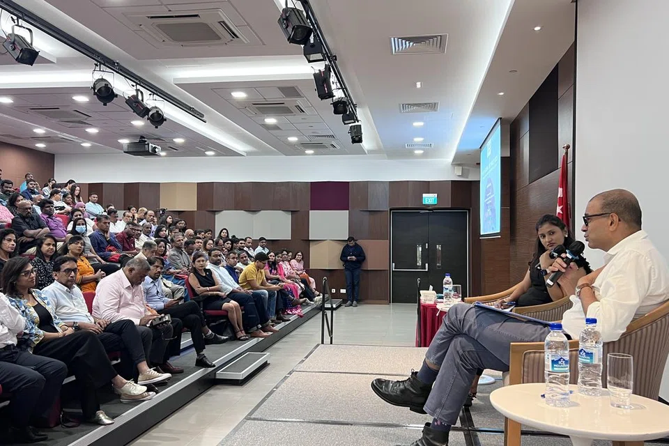 மக்கள் கழக நற்பணிப் பேரவையின் ஏற்பாட்டில் தேசிய தினப் பேரணி உரைக்குப் பிந்திய கலந்துரையாடலில் பேசிய தொடர்பு, தகவல், சுகாதார அமைச்சுகளின் மூத்த துணை அமைச்சரான டாக்டர் ஜனில் புதுச்சேரி.