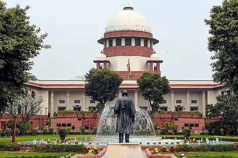 நவோதயா பள்ளிகள் அமைக்கும் திட்டம் மாநிலத்தின் கொள்கைக்கு எதிரானது அல்ல. மொழிக் கொள்கை தொடர்பாகத் தயவுசெய்து பேச்சுவார்த்தை நடத்துங்கள் என்று நீதிபதிகள் கூறினர்.