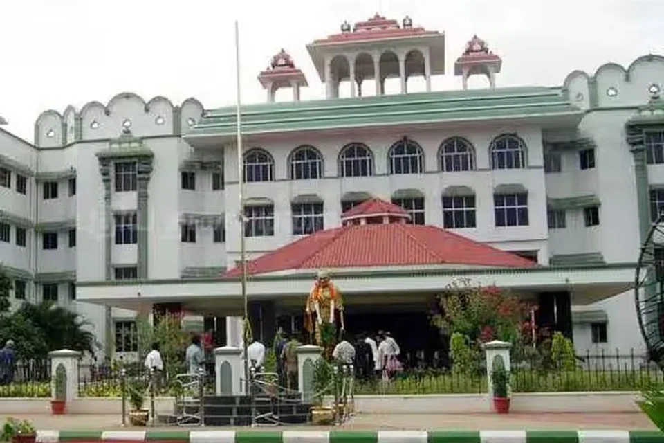 மதுரை உயர் நீதிமன்றக் கிளை.