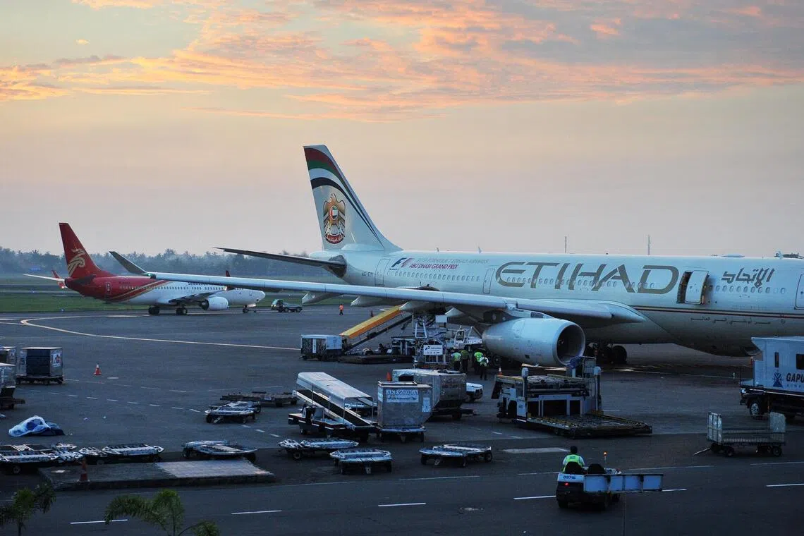 அபுதாபியிலிருந்து சிங்கப்பூருக்குச் சேவை வழங்கும் எட்டிஹாட் விமான நிறுவனம்