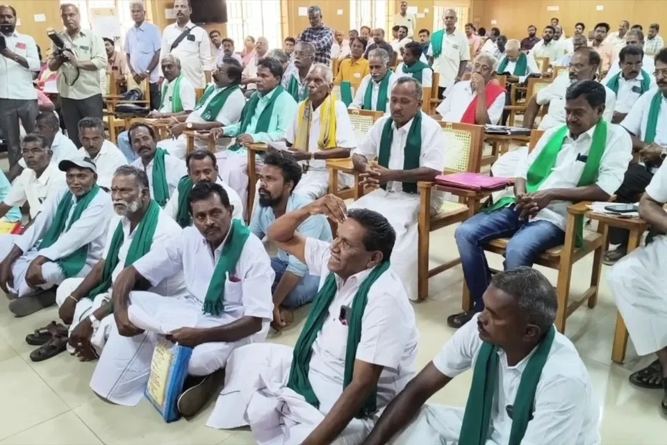 போராட்டத்தின்போது விவசாயிகள் பல்வேறு முக்கியமான கோரிக்கைகளை வலியுறுத்தினர்.