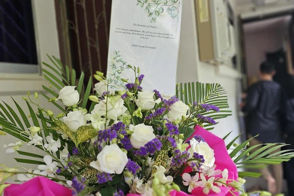 தேசிய தின அணிவகுப்பு ஒத்திகையின்போது உயிரிழந்த திரு முகமது அட்ஸ்ரி அட்ஸிஸுக்கு பலரும் இரங்கல் தெரிவித்தனர்.