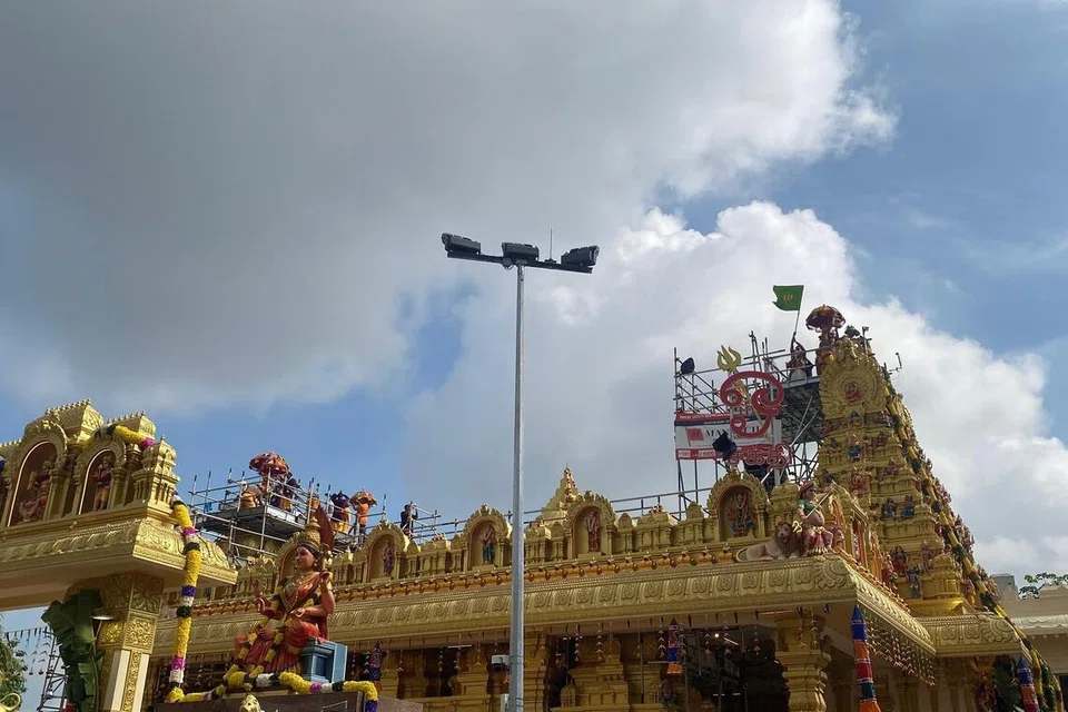 ஈசூனில் உள்ள ஸ்ரீ மஹா மாரியம்மன் ஆலயத்தின் திருக்குட நன்னீராட்டு விழா, வியாழக்கிழமை (ஜூன் 18) காலை 10 மணிக்குச் சிறப்பாக நடைபெற்றது.