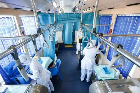 மலேசியாவில் நிலவும் கடும் தாதியர் பற்றாக்குறையை சமாளிக்க நேரடிப் பணி நியமனம் உள்ளிட்ட முக்கிய சீர்திருத்தங்கள் மேற்கொள்ளப்படும் என்று சுகாதார அமைச்சு தெரிவித்துள்ளது.