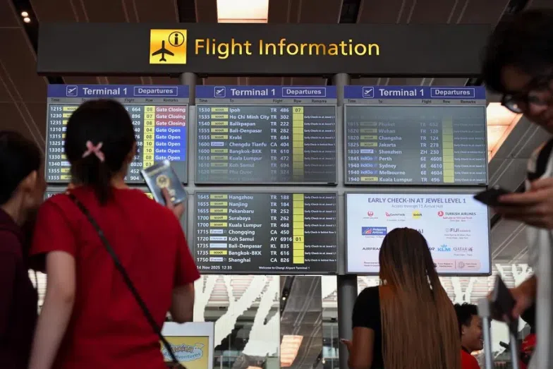 சிங்கப்பூரில் வானிலையால் திசைதிரும்பிய விமானங்கள் அதிகம்