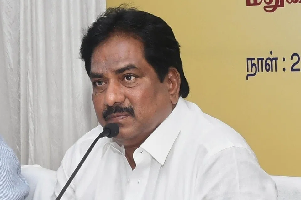 தமிழக வணிகவரி, பதிவுத்துறை அமைச்சா் பி. மூா்த்தி