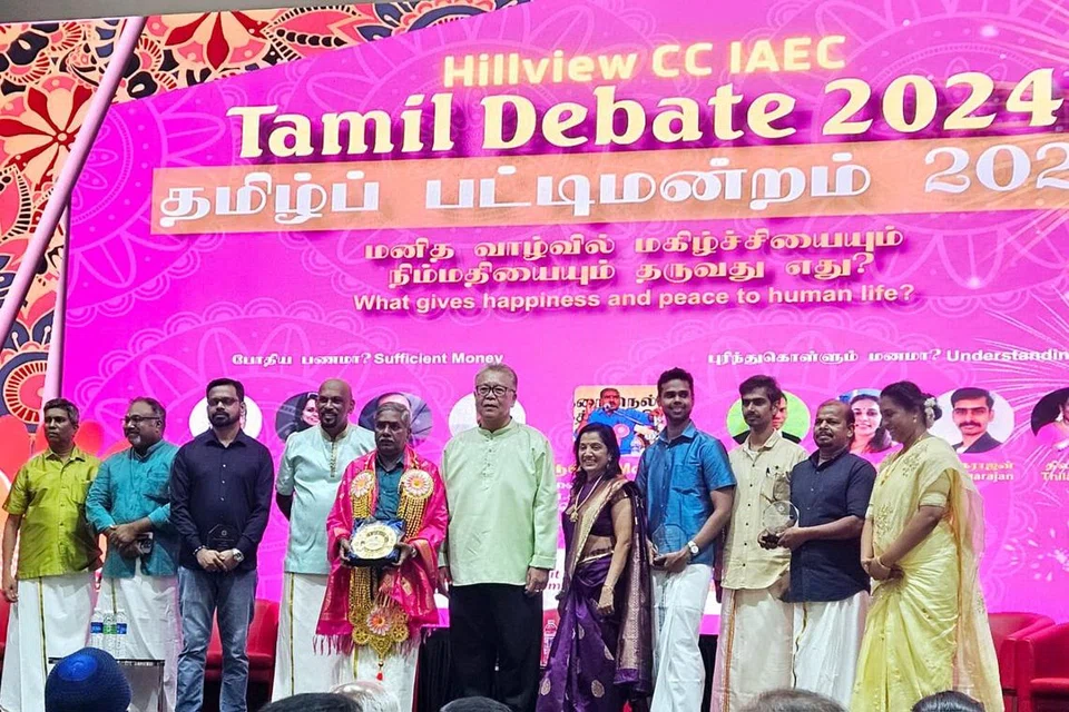 பட்டிமன்ற பங்கேற்பாளர்கள். 