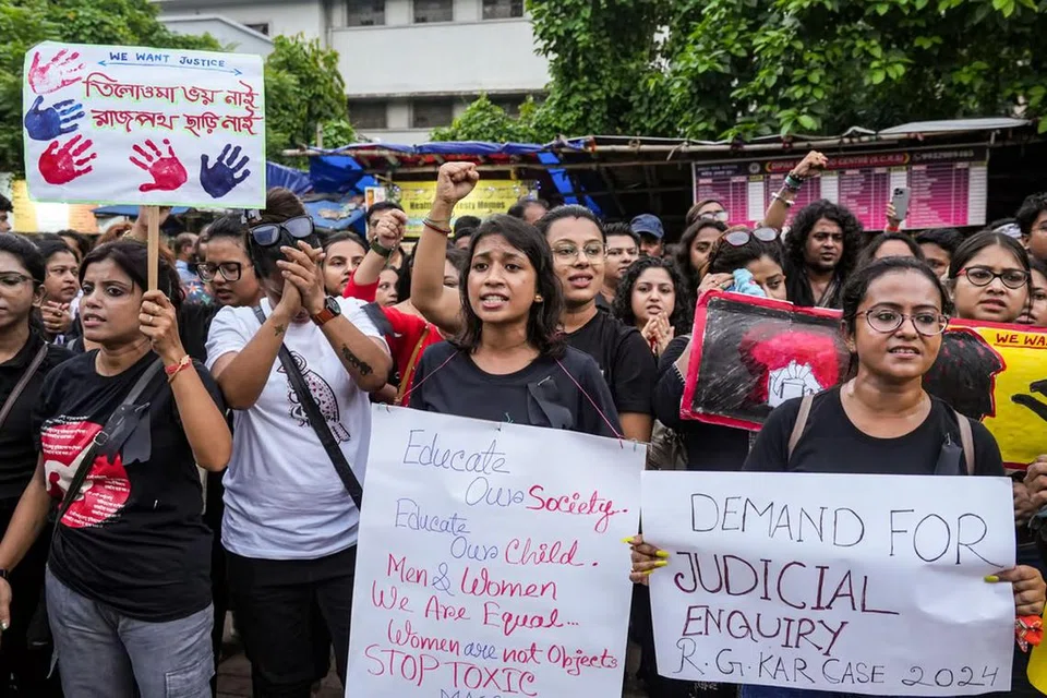 கோல்கத்தா மட்டுமின்றி நாடு முழுவதுமே போராட்டம் தொடர்ந்து வருகிறது.